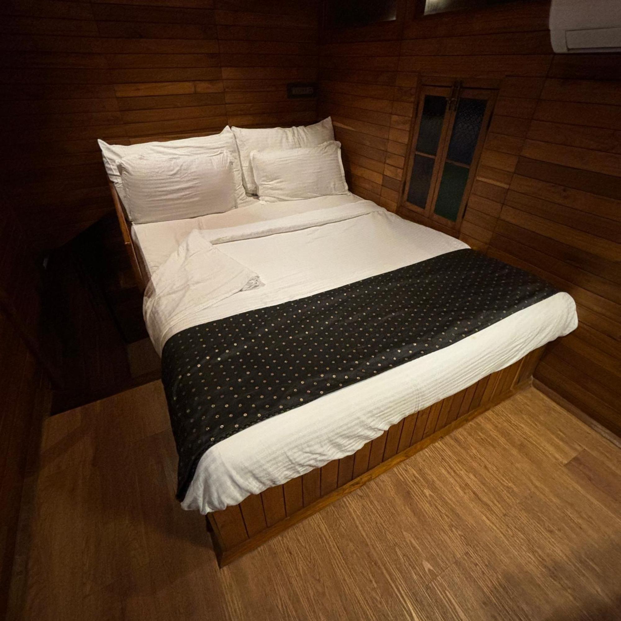 Nisarg Resort Kolhápur Kültér fotó