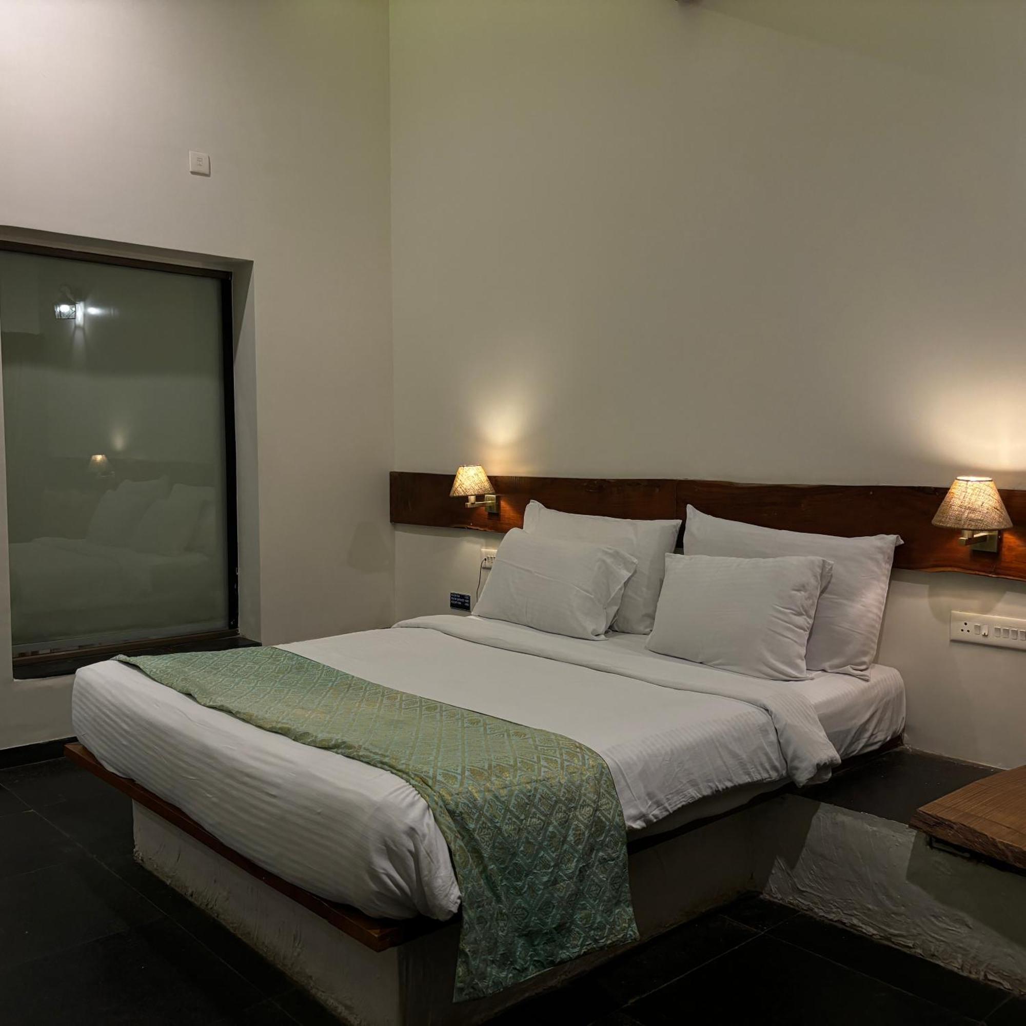 Nisarg Resort Kolhápur Kültér fotó