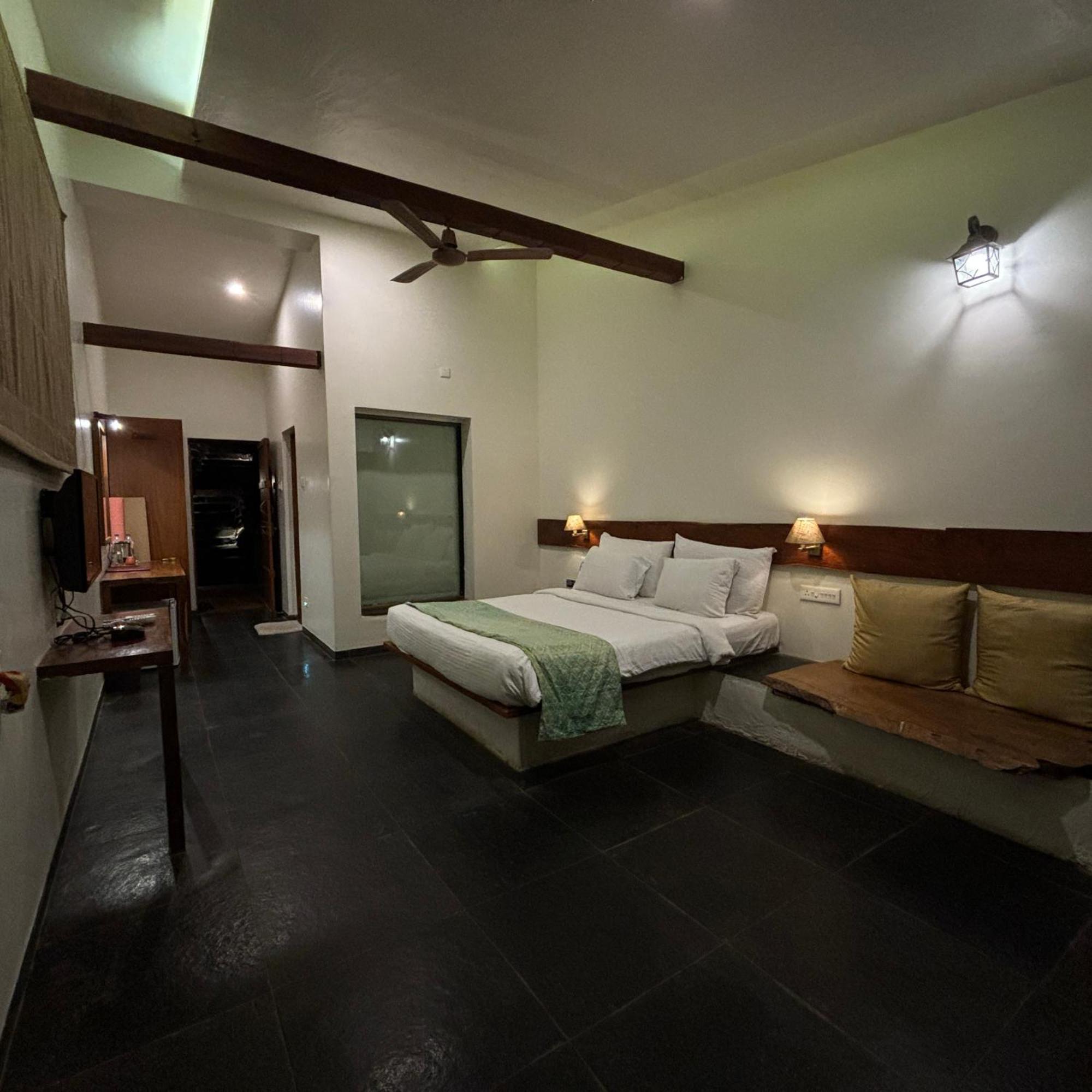 Nisarg Resort Kolhápur Kültér fotó