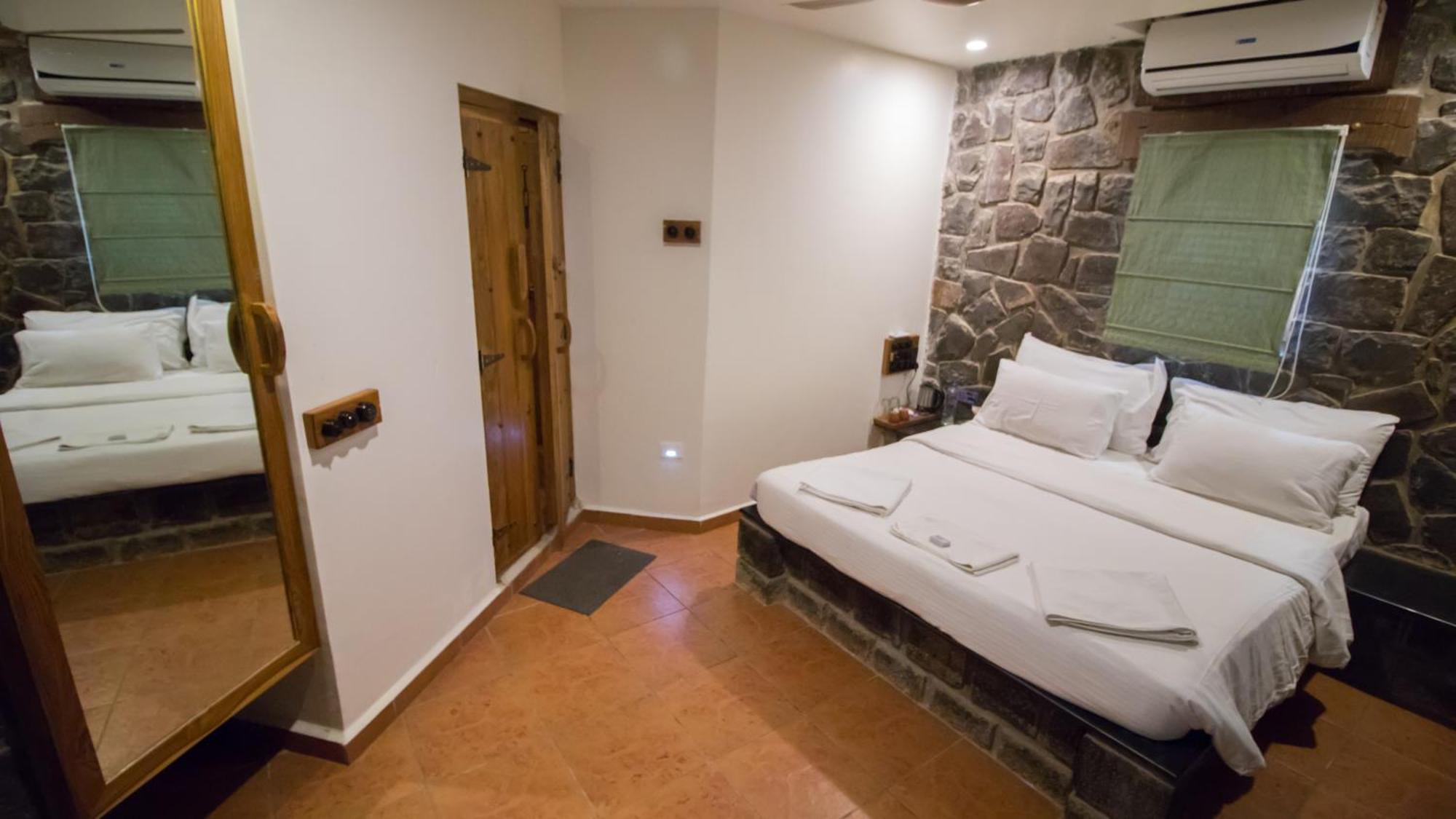 Nisarg Resort Kolhápur Kültér fotó